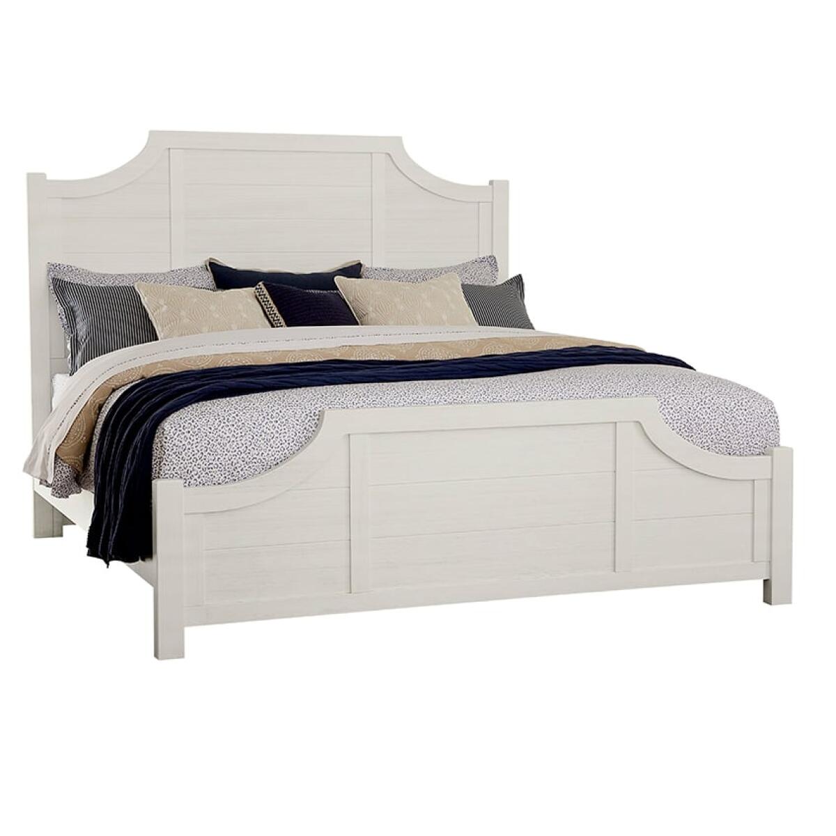 Maple Road Two-Tone Scalloped Bed Maple Road Two-Tone Scalloped Bed