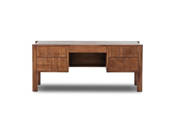 Ezri Desk
